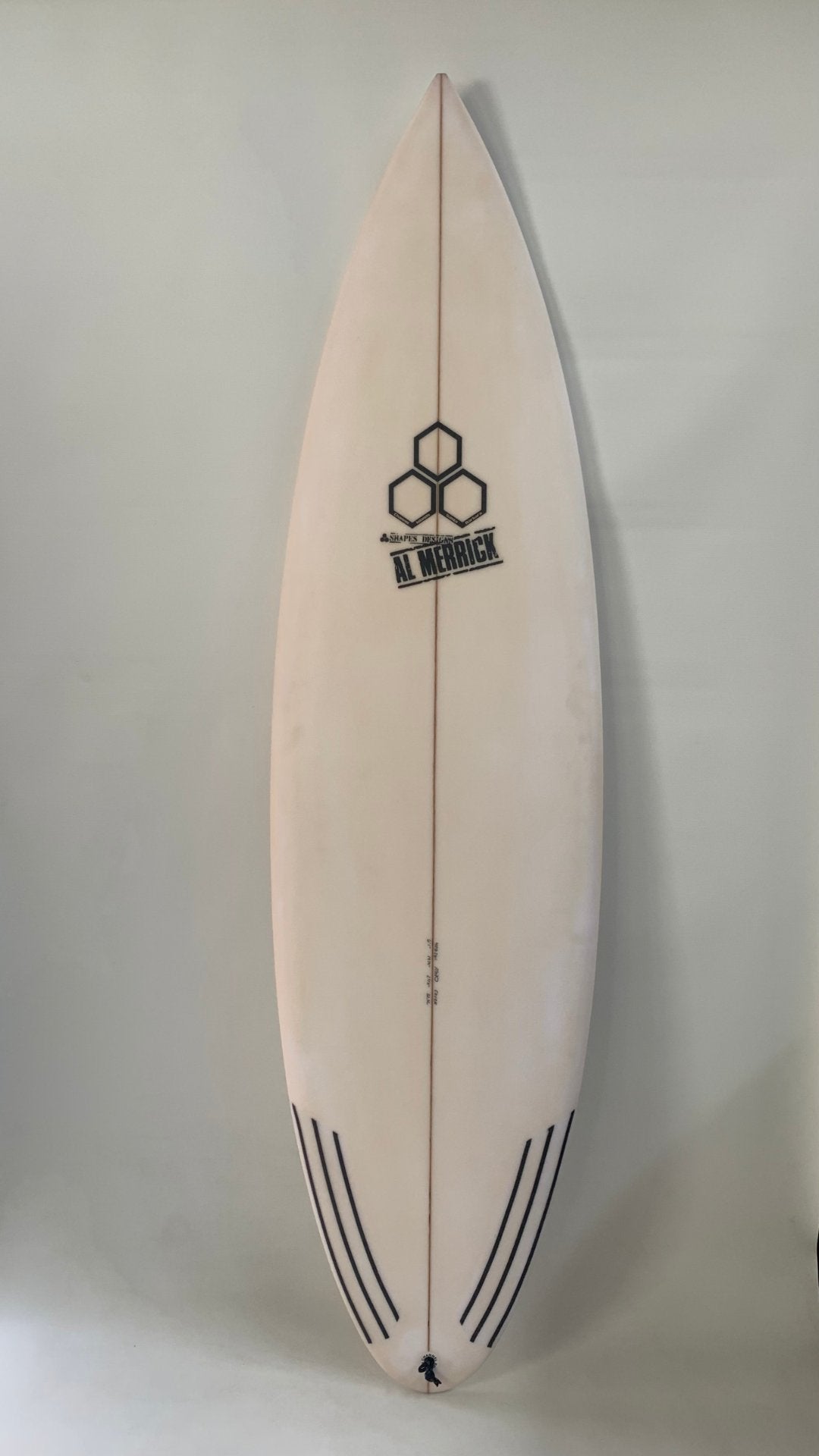 Al Merrick Fever 6'1" 32,3L — shortboard de alta performance, vista frontal