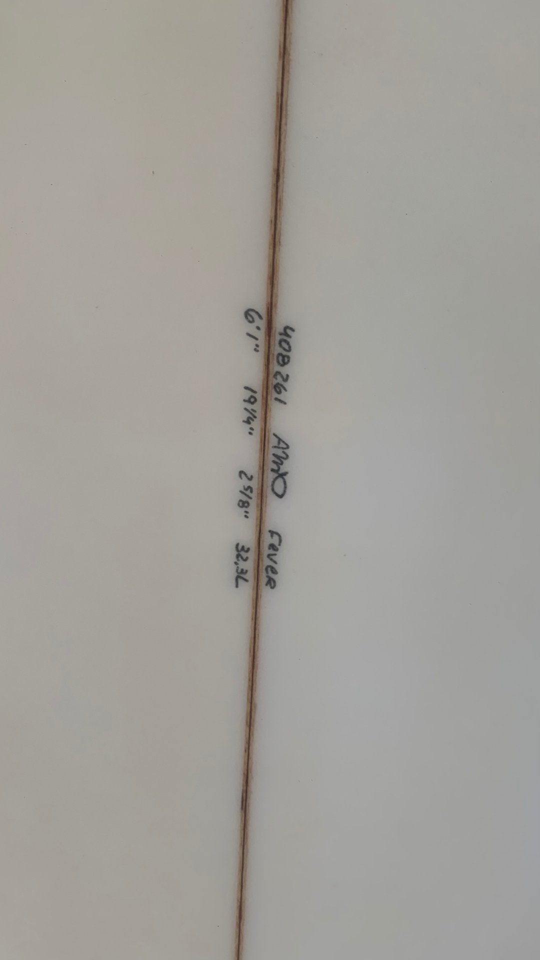 Medidas no stringer da Al Merrick Fever 6'1" 32,3L — 6'1" x 19 1/4" x 2 5/8"