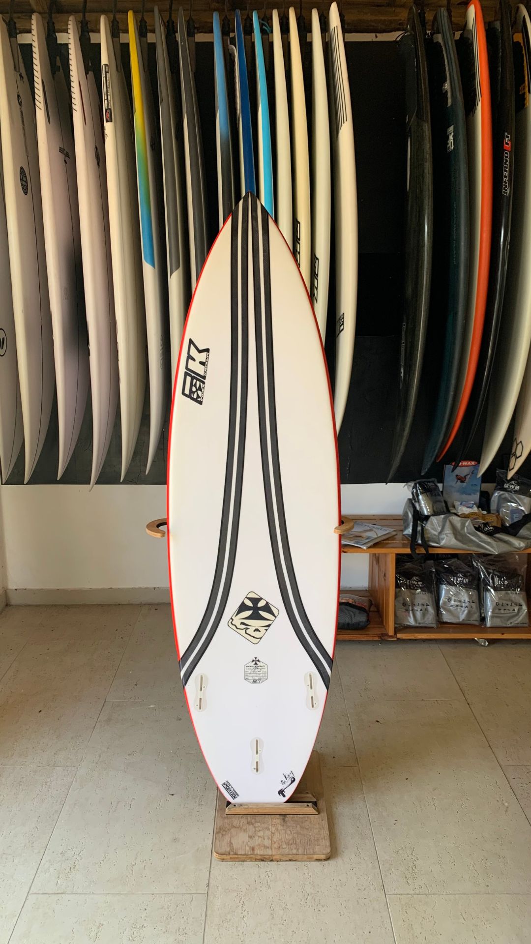 Vista traseira da prancha Index Krown The Key 5'10" 29,7L seminova shortboard