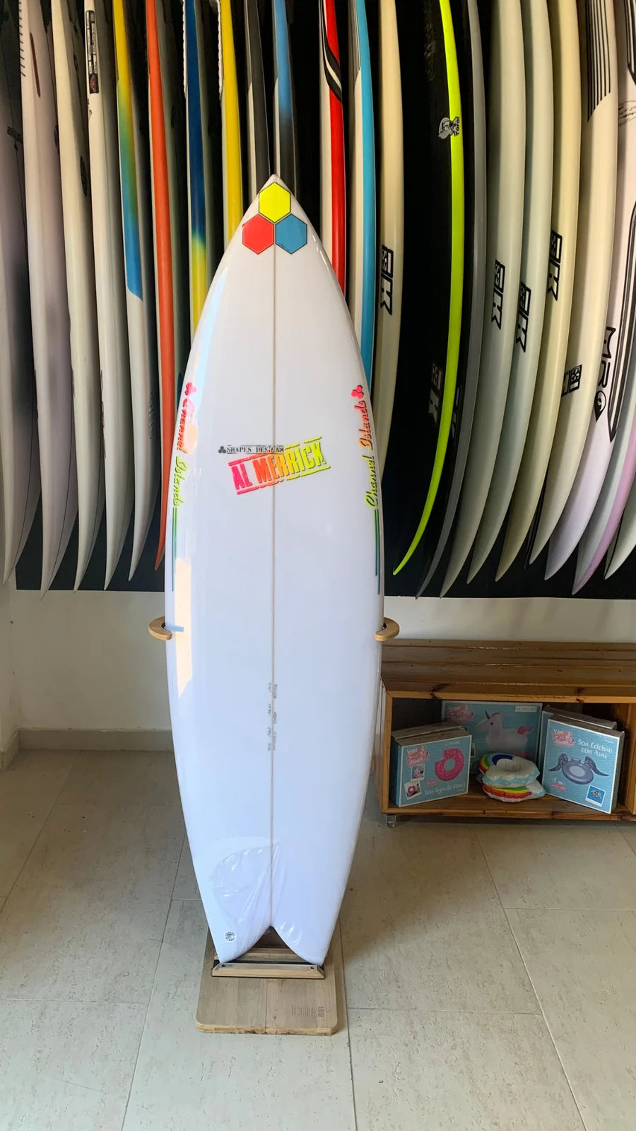 Prancha de Surf Al Merrick Fishbeard 5'10" 32,4L — visão frontal, rabeta fish, shortboard de performance.