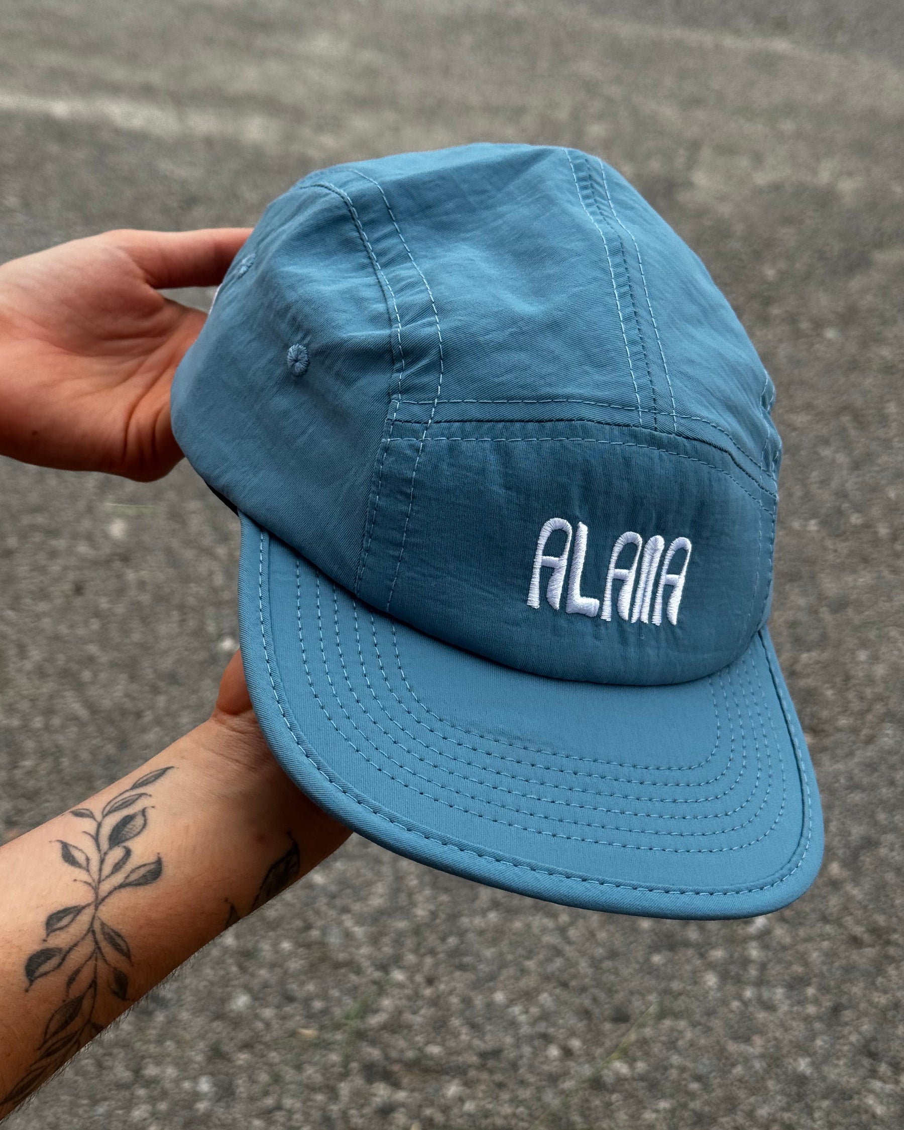 Boné Five Panel Azul Alaia