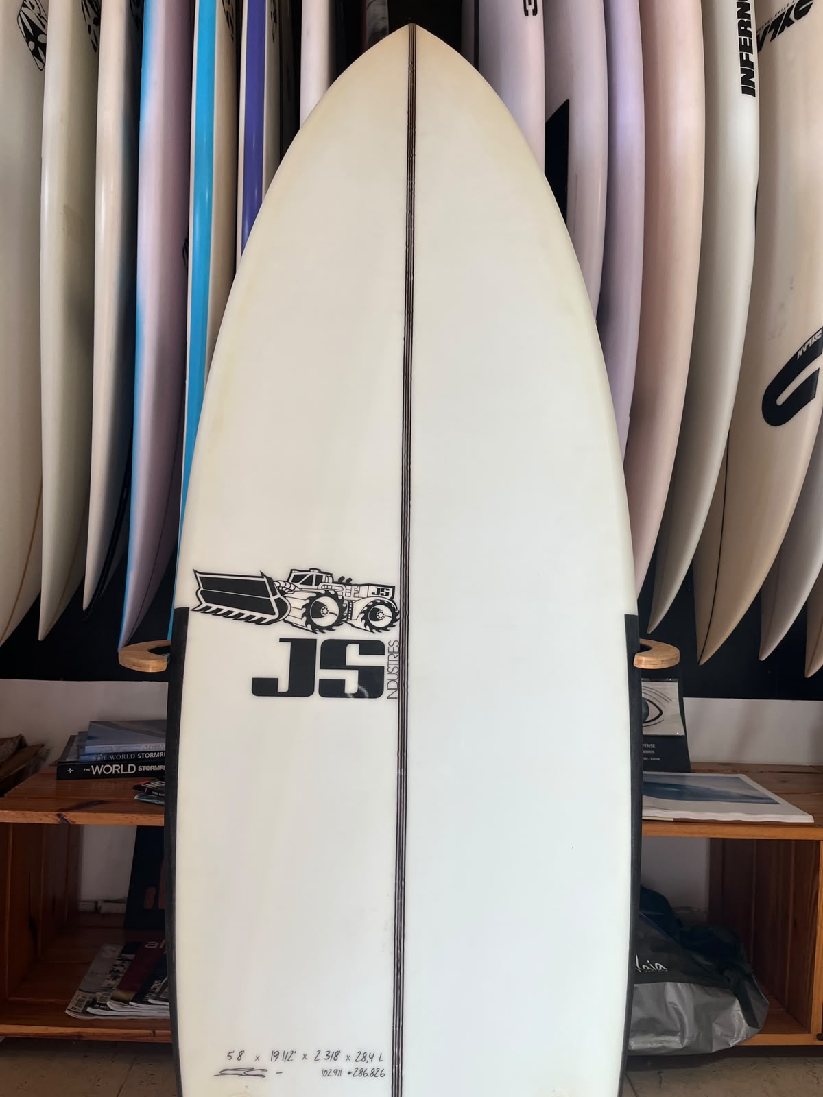 JS Industries Blak Box 3 5'8" 28,4L